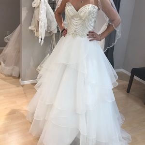 New! Casablanca Euphoria wedding dress